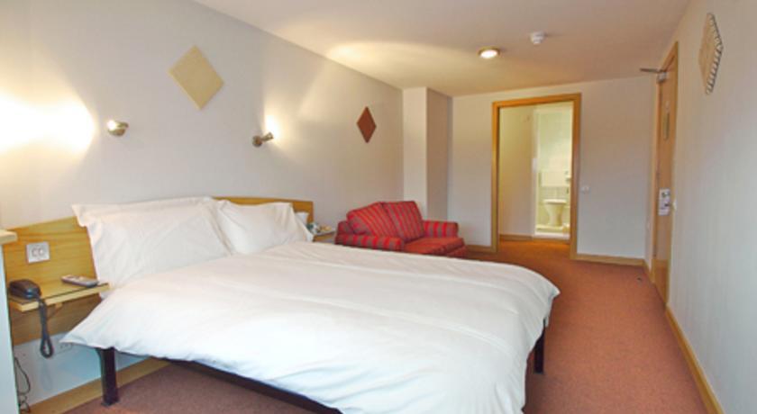 Rosemount Hotel Heathrow Χάνσλοου Δωμάτιο φωτογραφία