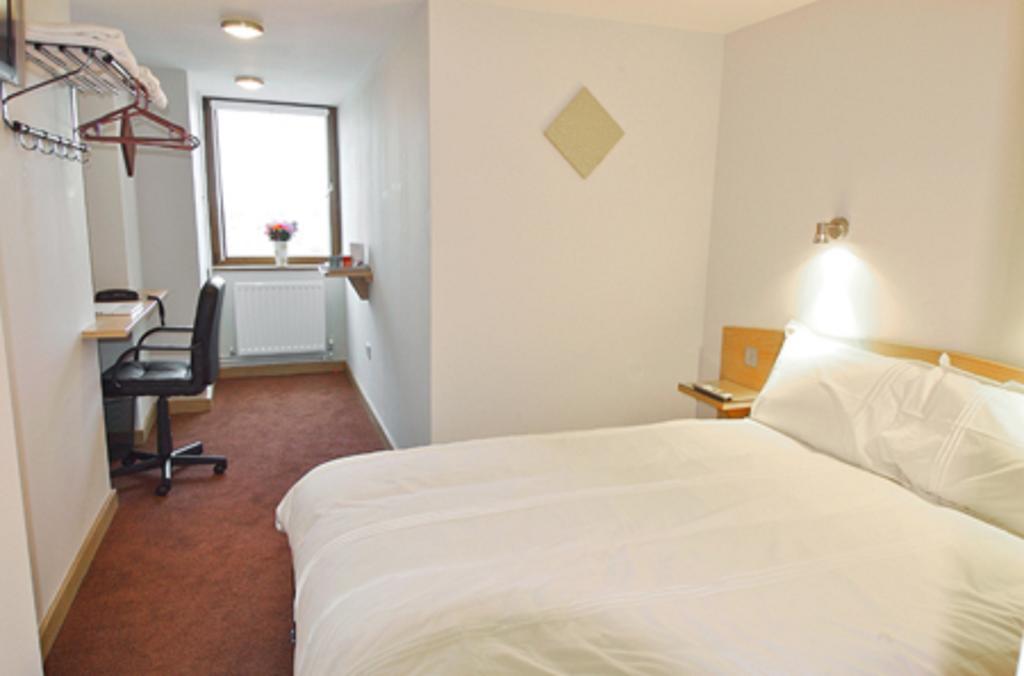 Rosemount Hotel Heathrow Χάνσλοου Δωμάτιο φωτογραφία